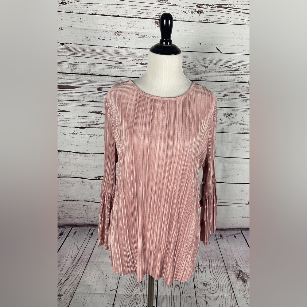 New Vince Camuto Long Bell Sleeve Blouse Size Medium Pink Pleaded Solid